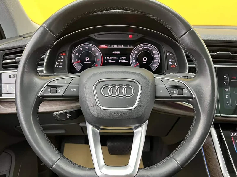Audi Q7 — фото 37