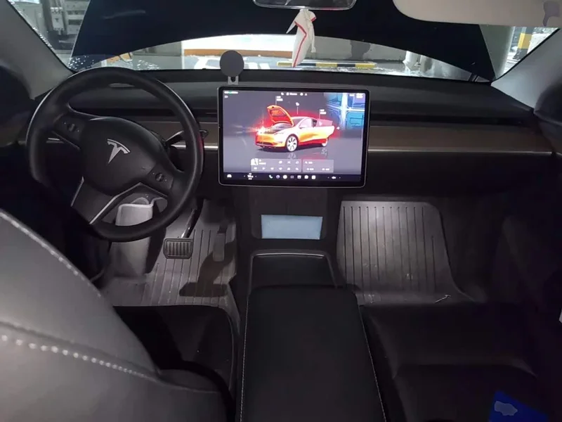 Tesla Model Y — фото 5