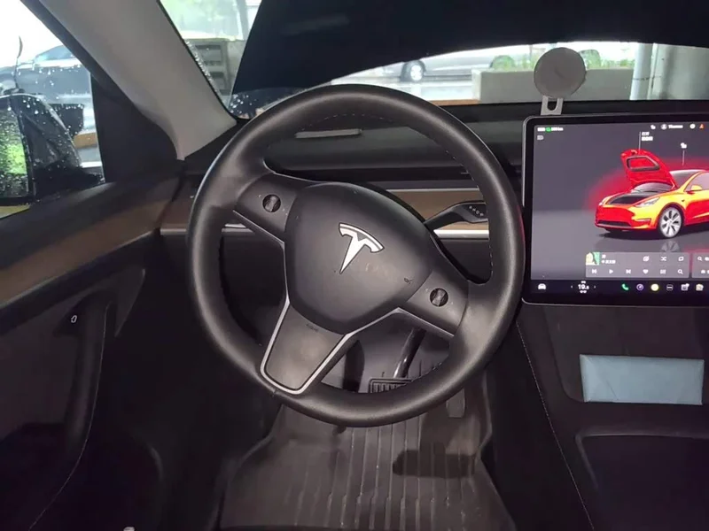 Tesla Model Y — фото 6