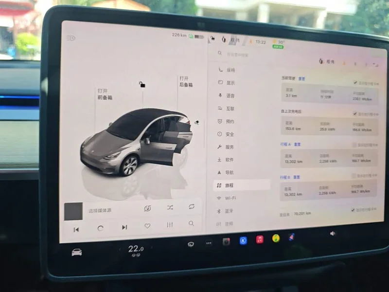 Tesla Model Y — фото 12