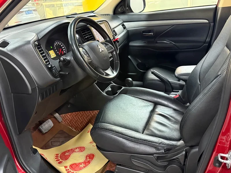 Mitsubishi Outlander — фото 10