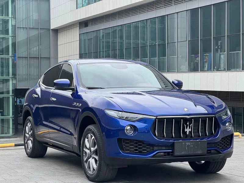 Maserati Levante — фото 1