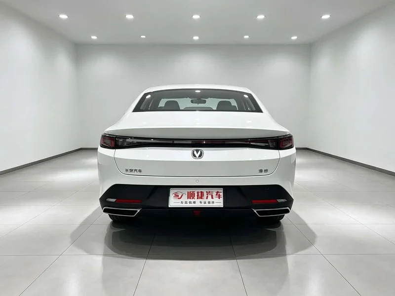 Changan Eado — фото 10