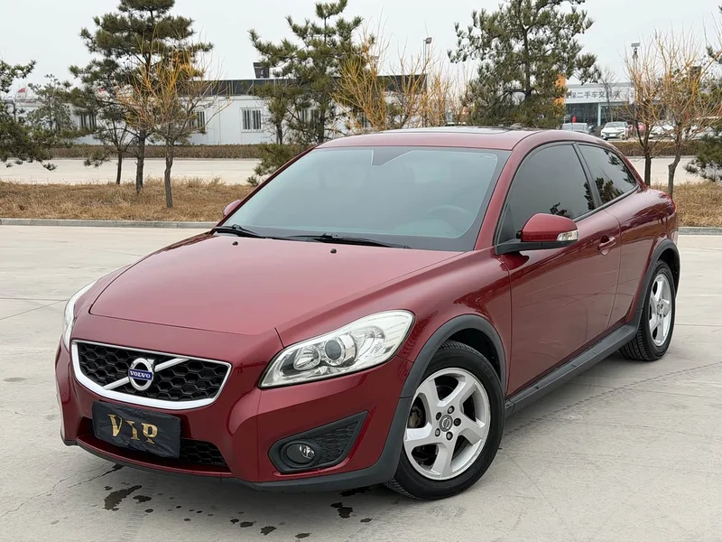 Volvo C30 — фото 1