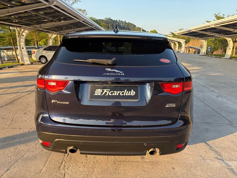 Jaguar F-PACE — фото 16