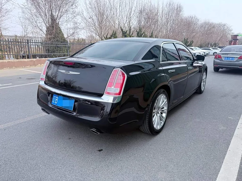 Chrysler 300C — фото 12