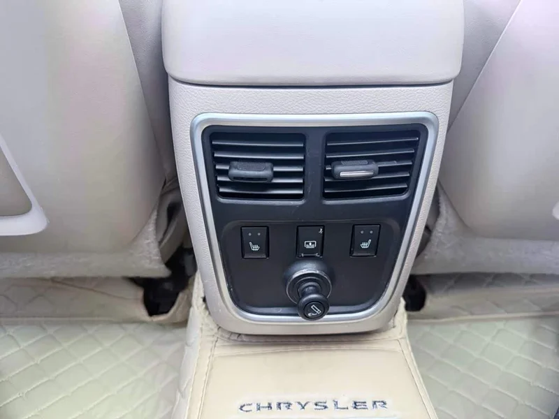 Chrysler 300C — фото 9