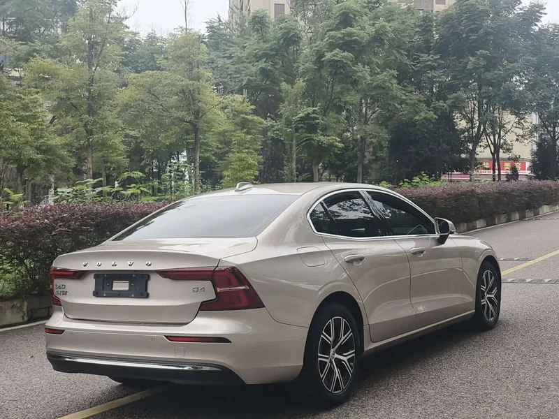 Volvo S60 — фото 15