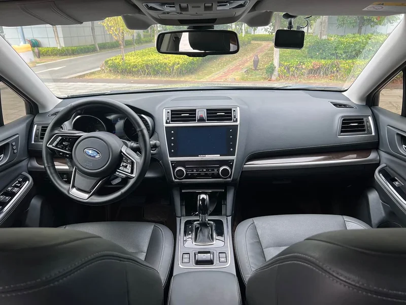 Subaru Outback — фото 5