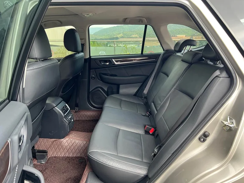Subaru Outback — фото 6
