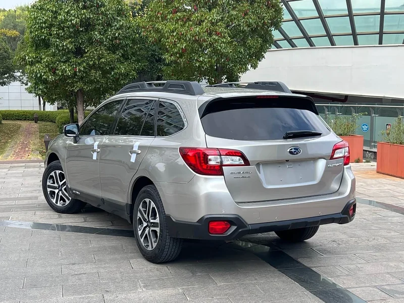 Subaru Outback — фото 7