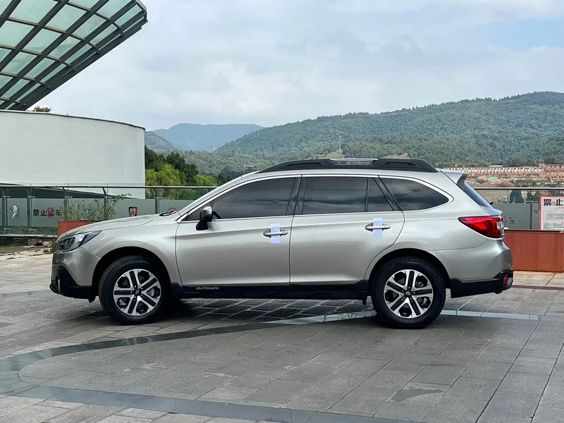Subaru Outback — фото 8