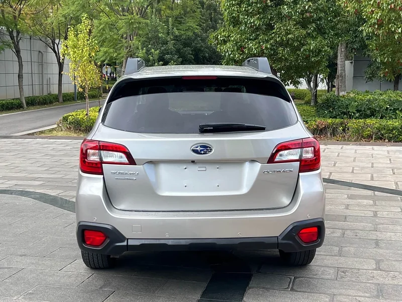 Subaru Outback — фото 9