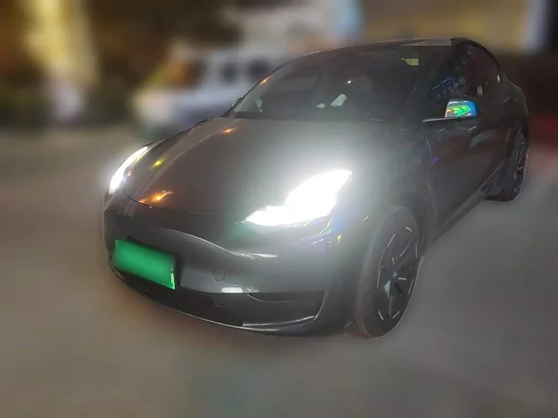 Tesla Model Y — фото 1