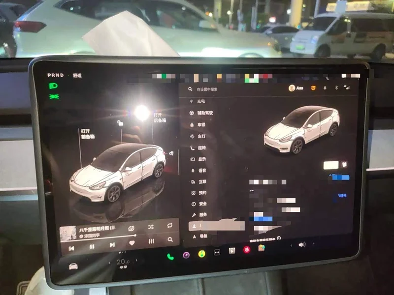 Tesla Model Y — фото 12