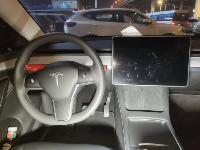 Tesla Model Y — фото 10