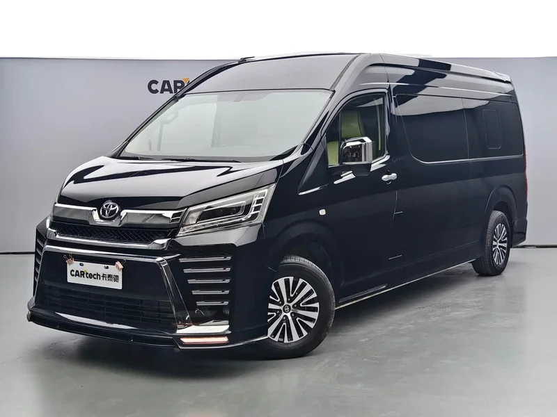 Toyota HiAce — фото 1