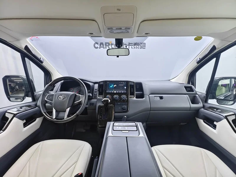 Toyota HiAce — фото 13