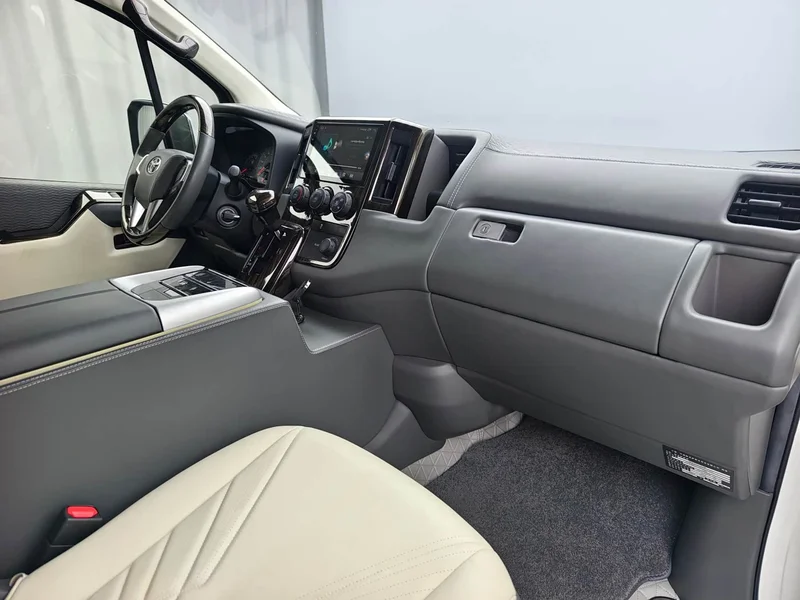Toyota HiAce — фото 15