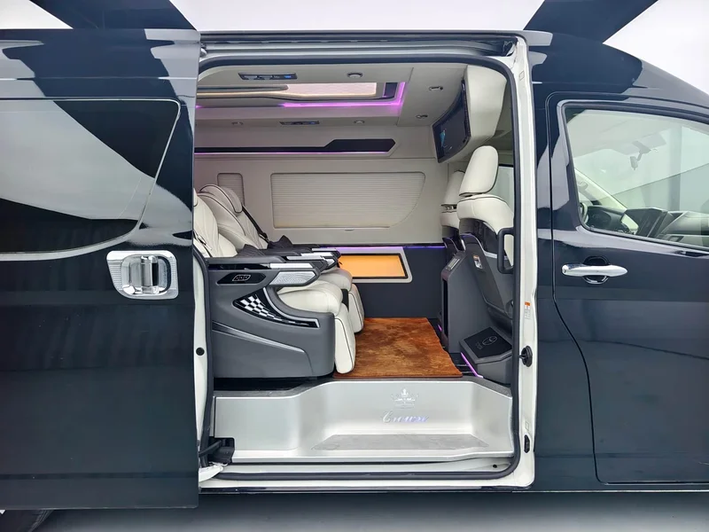 Toyota HiAce — фото 16