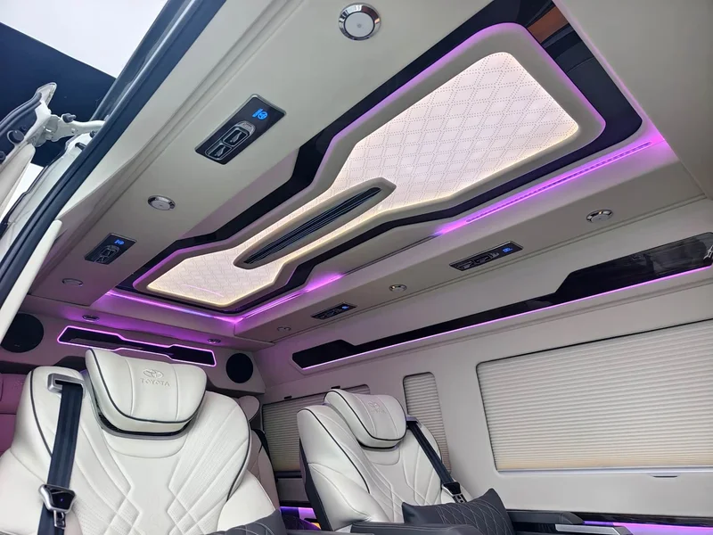 Toyota HiAce — фото 17
