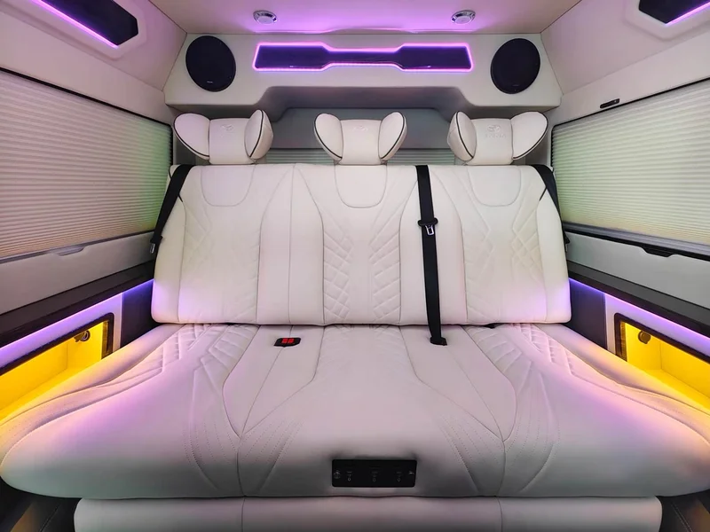 Toyota HiAce — фото 26