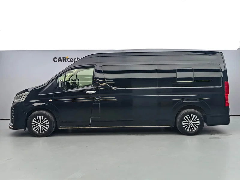 Toyota HiAce — фото 3