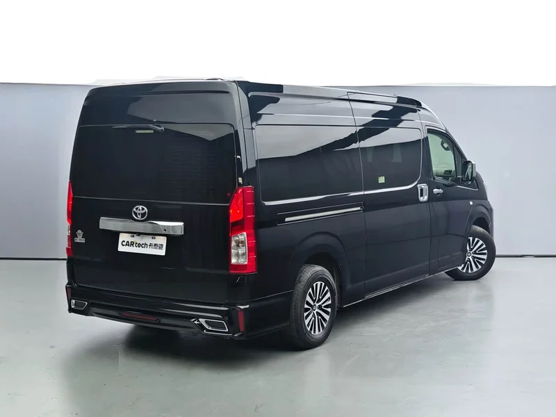 Toyota HiAce — фото 4