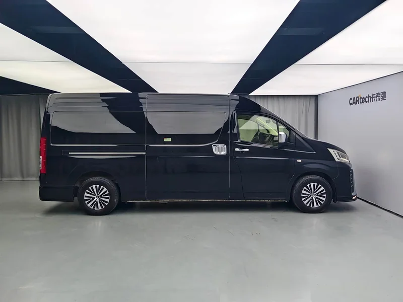 Toyota HiAce — фото 6