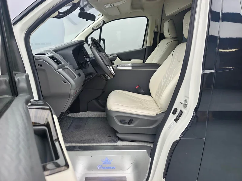 Toyota HiAce — фото 9