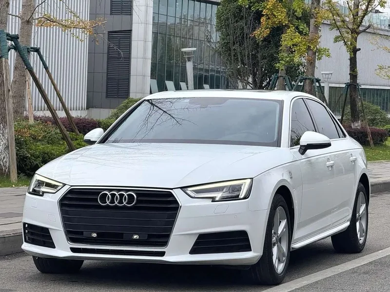 Audi A4L — фото 1