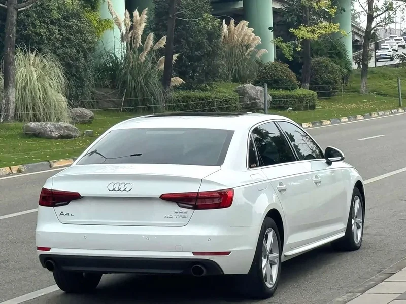 Audi A4L — фото 12