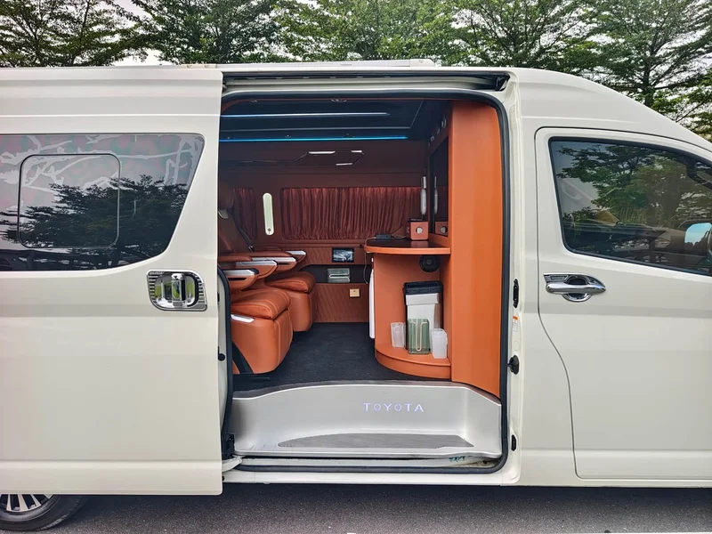 Toyota HiAce — фото 15