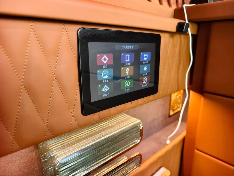 Toyota HiAce — фото 19