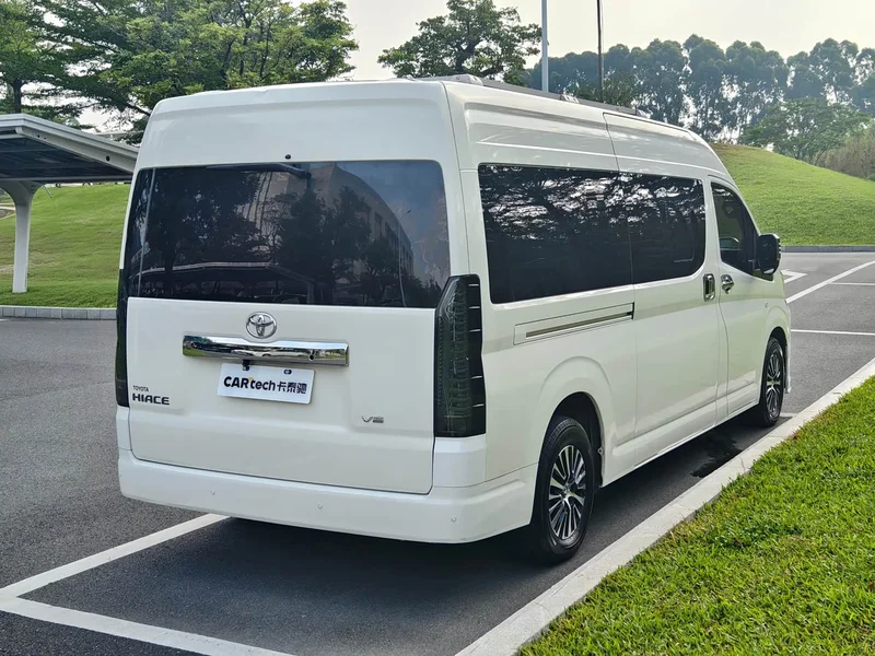 Toyota HiAce — фото 4
