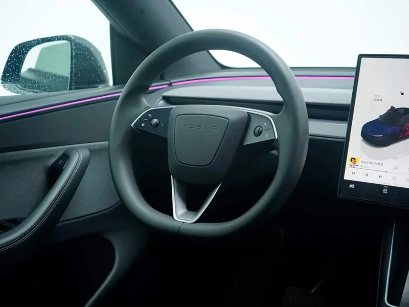 Tesla Model Y — фото 16