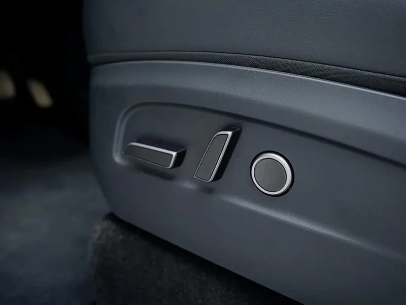 Tesla Model Y — фото 18