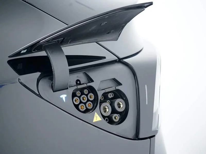 Tesla Model Y — фото 25