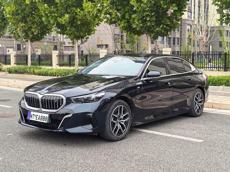 BMW i5 — фото 1