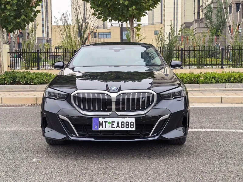 BMW i5 — фото 2