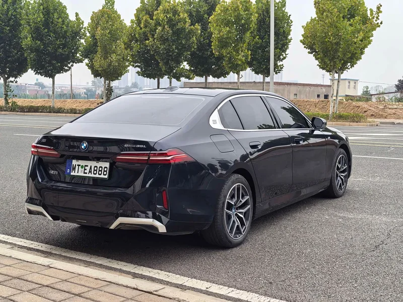 BMW i5 — фото 7
