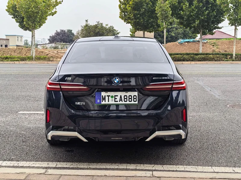 BMW i5 — фото 8