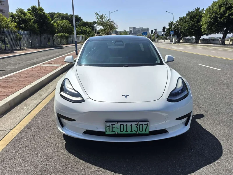 Tesla Model 3 — фото 2