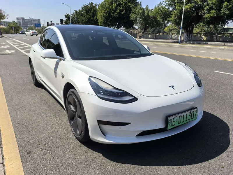 Tesla Model 3 — фото 3