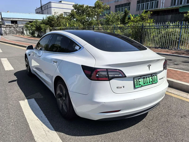 Tesla Model 3 — фото 4