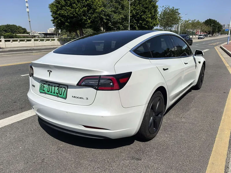 Tesla Model 3 — фото 5