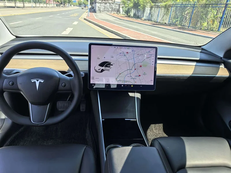 Tesla Model 3 — фото 8