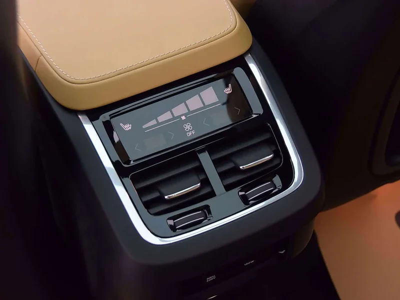 Volvo XC90 — фото 17