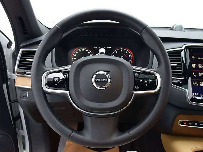 Volvo XC90 — фото 9
