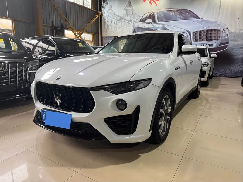 Maserati Levante — фото 1